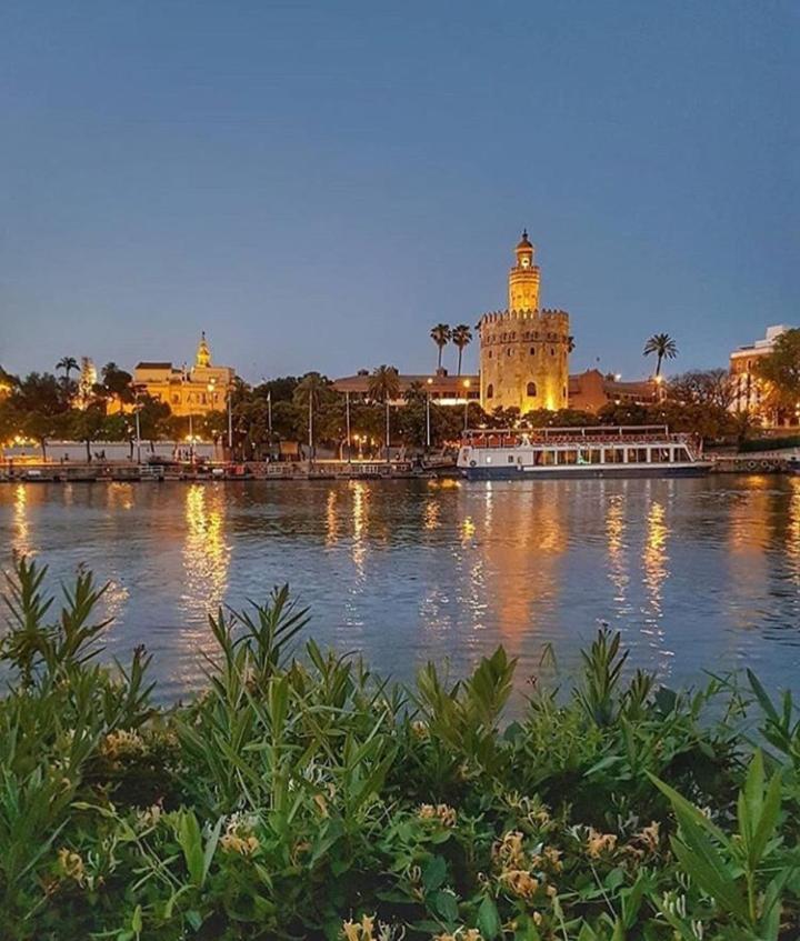 Apartamento Con Vistas Al Rio Guadalquivir En Triana, Sevilla Extérieur photo
